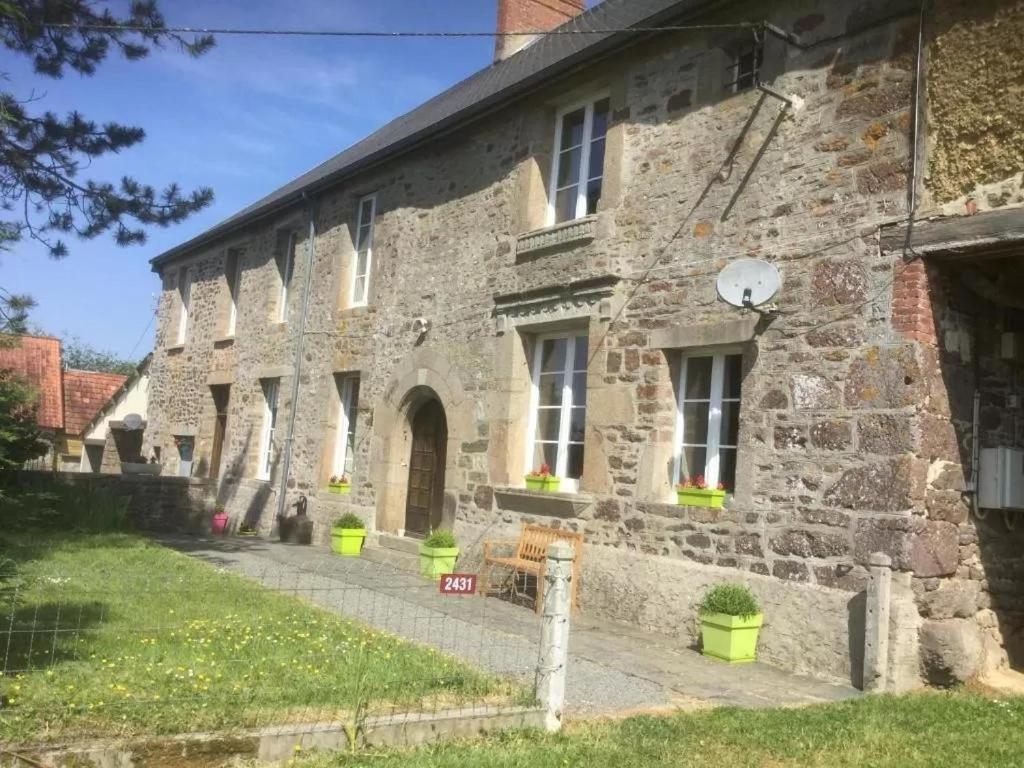 La Petellerie, Maison De Campagne Avec Piscine Pour Un Sejour Detente Moyon Экстерьер фото