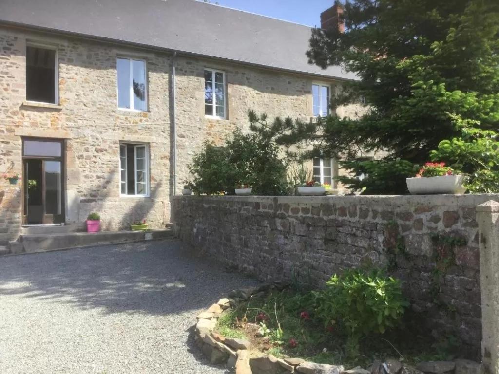 La Petellerie, Maison De Campagne Avec Piscine Pour Un Sejour Detente Moyon Экстерьер фото